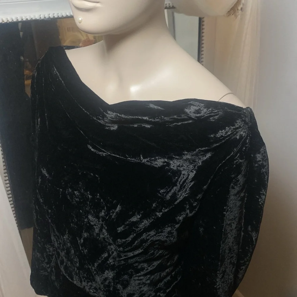 Beautiful vintage 40s silk velvet little black dress boatneck - Picture 3 of 6